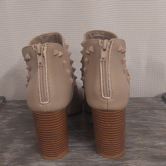 Mari A. Norma Taupe/ tan Chunky Block Heel Studded Booties - Picture 6 of 12